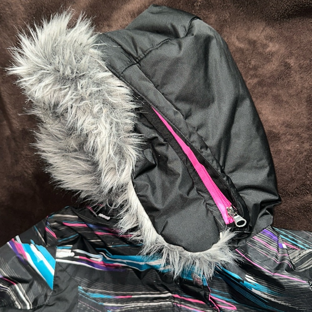 ZEROXPOSUR: GIRLS BLACK/MULTICOLOR STRIPE  PUFFER COAT. Size 10-12 Medium. - Picture 3 of 14